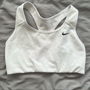 🌟NWOT 🌟LARGE  White Nike Dri-FIT Swoosh Women's MED-Support Sports Bra